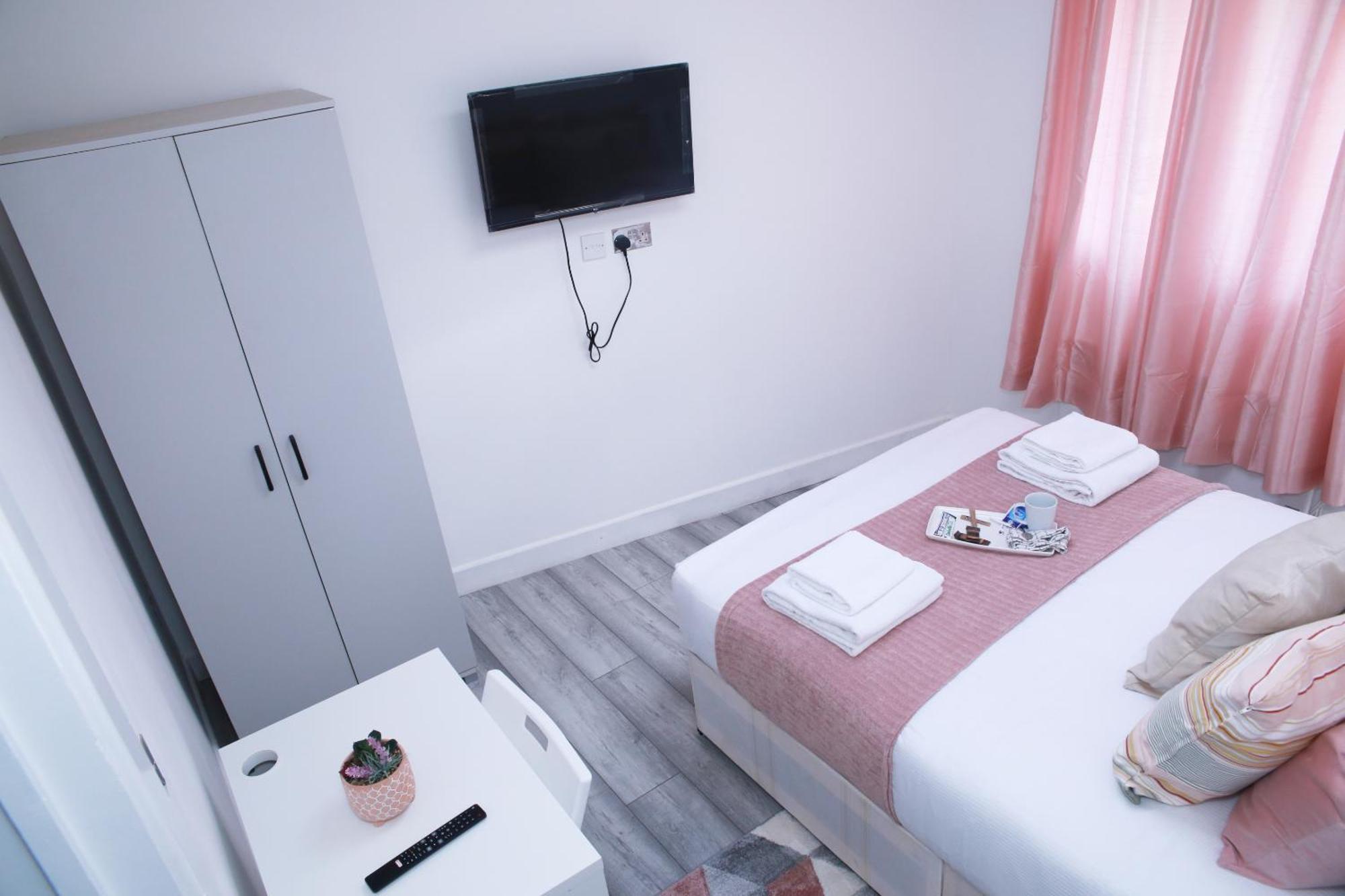 Harrow Luxury Flat With Free Parking. Appartement Londen Buitenkant foto