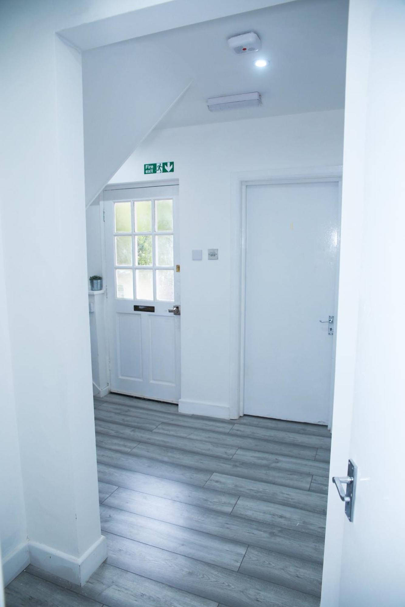 Harrow Luxury Flat With Free Parking. Appartement Londen Buitenkant foto
